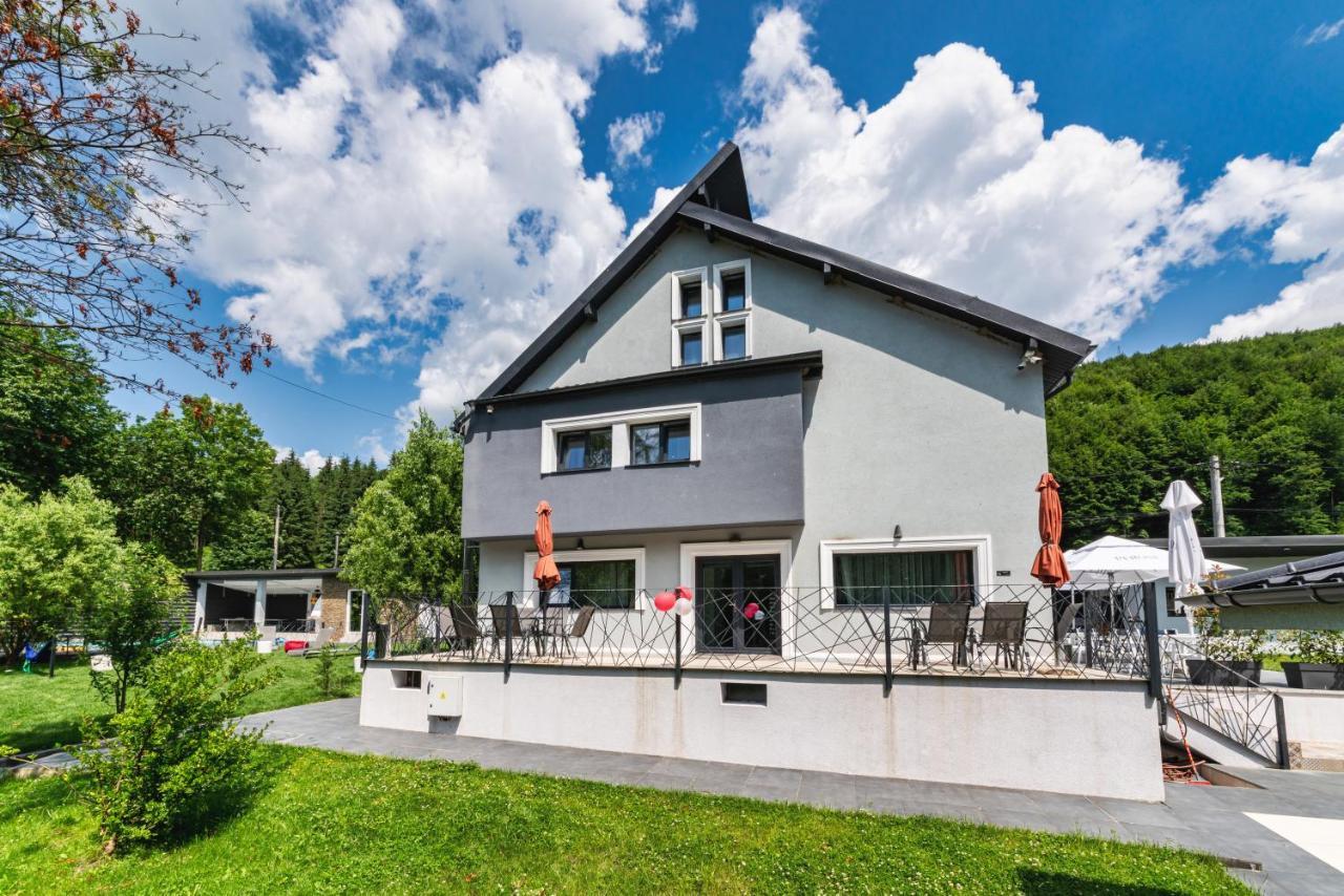 Mira By Atra Bed & Breakfast Tesila Bagian luar foto