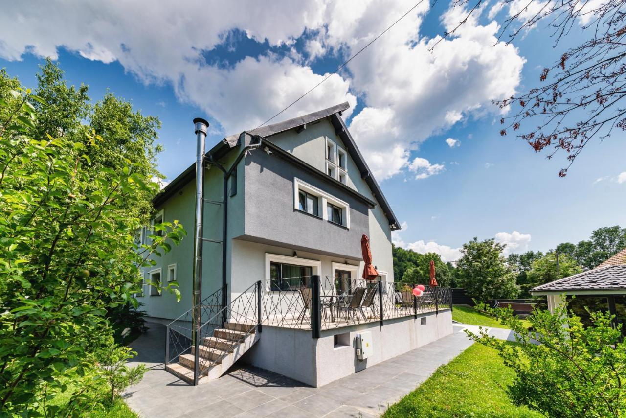 Mira By Atra Bed & Breakfast Tesila Bagian luar foto