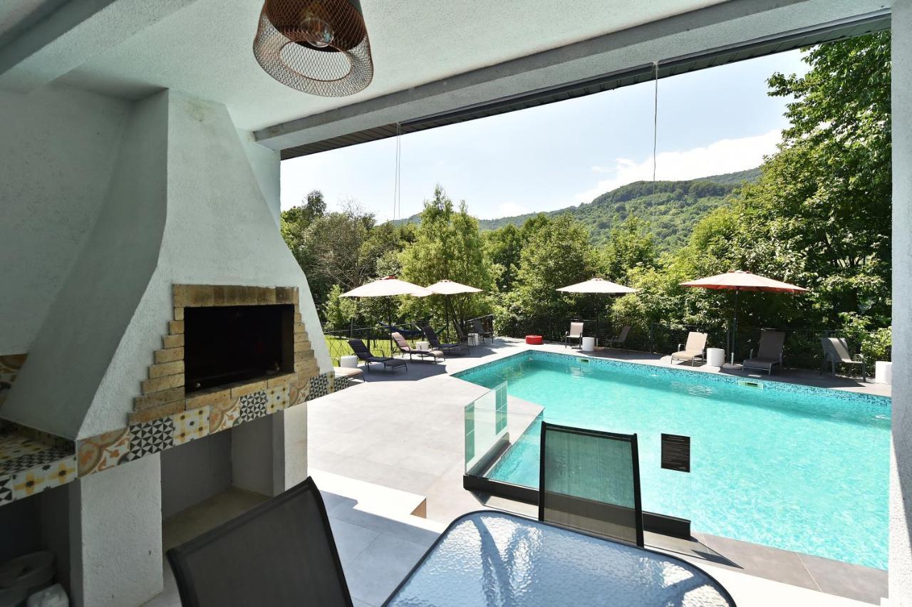 Mira By Atra Bed & Breakfast Tesila Bagian luar foto