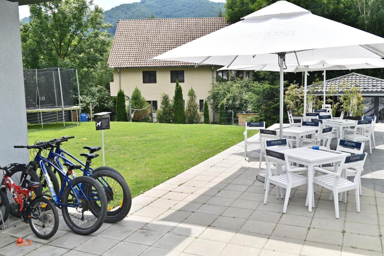 Mira By Atra Bed & Breakfast Tesila Bagian luar foto