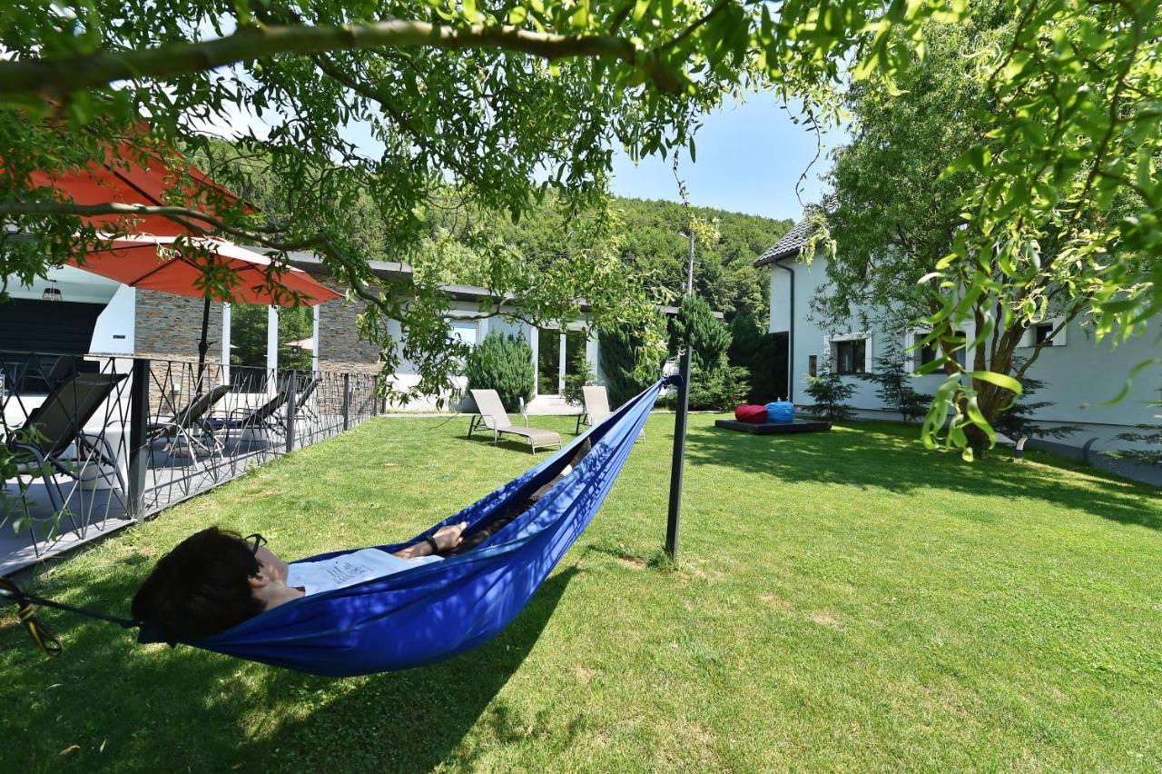 Mira By Atra Bed & Breakfast Tesila Bagian luar foto