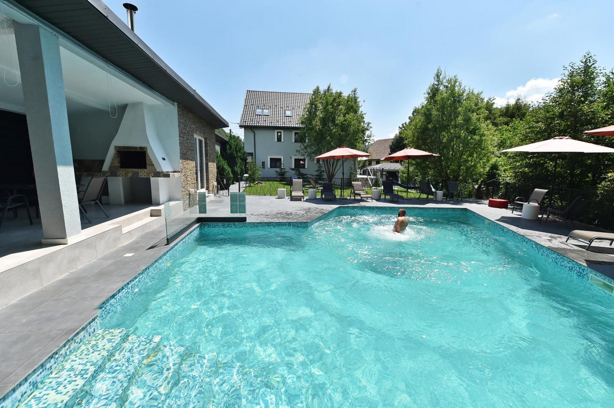 Mira By Atra Bed & Breakfast Tesila Bagian luar foto